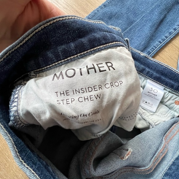 Mother woman’s the insider crop step chew jeans - Picture 14 of 16